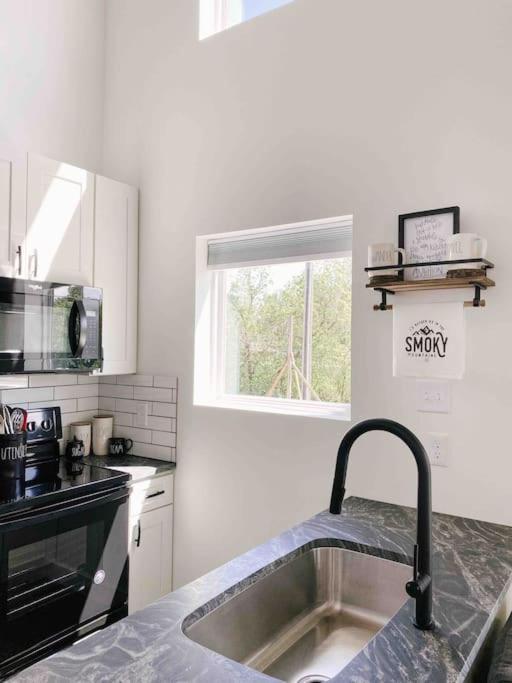 Appartamento Cozy Smoky Mountain Tiny House Pigeon Forge Esterno foto
