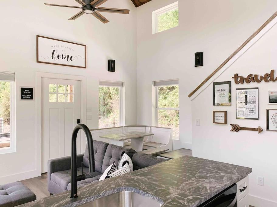 Appartamento Cozy Smoky Mountain Tiny House Pigeon Forge Esterno foto